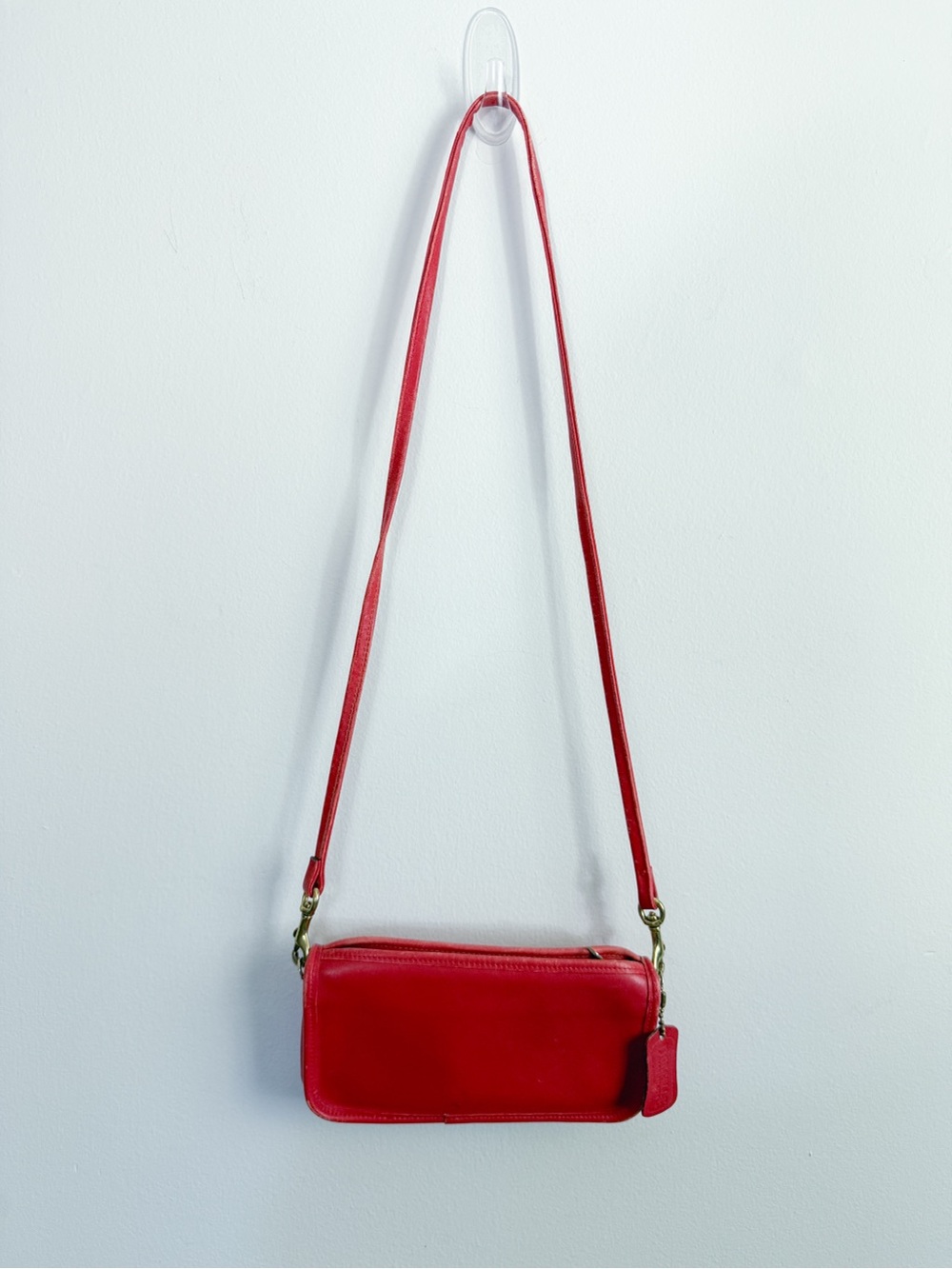 Vintage Dorcelle Red Leather Crossbody Bag - Sleek Everyday Carry